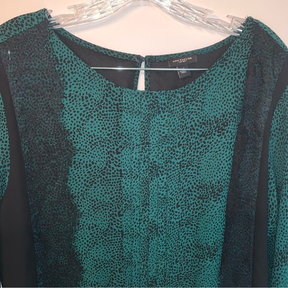 Ann Taylor Blouse Large Green Leopard Print sheer sleeves Lace M - Picture 5 of 8